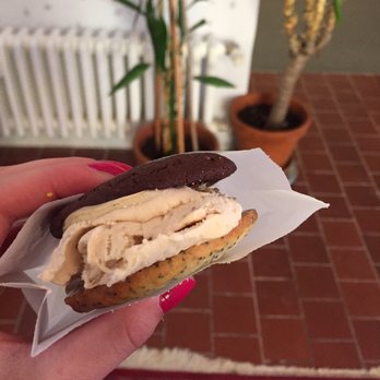 Parlor - Desserts Near Me - Prague, Puerto Rico