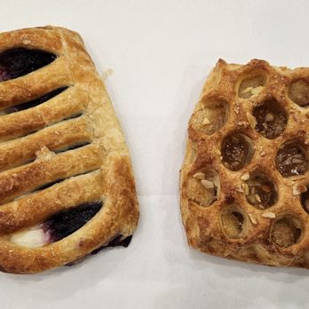 Tous Les Jours - Blueberry cream cheese and caramel almond pastries - Bakeries Near Me - Richmond, Virginia Tous Les Jours - Blueberry cream cheese and caramel almond pastries - Bakeries Near Me - Richmond, Virginia