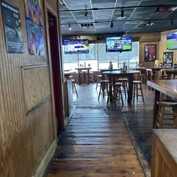 WingHouse Bar & Grill