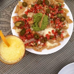 Nachos and mango margarita! Omg amazing:) Nachos and mango margarita! Omg amazing:)