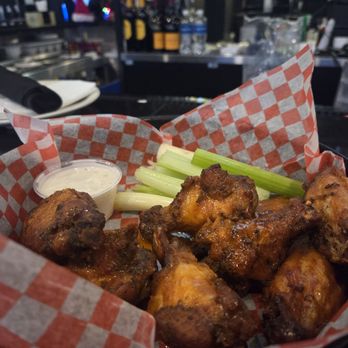 Pizzeria Uno - O'Hare Area - Wings were meaty, served piping hot.  Cold and crunchy celery. It was good! - Pizza Near Me - Schiller Park, Illinois