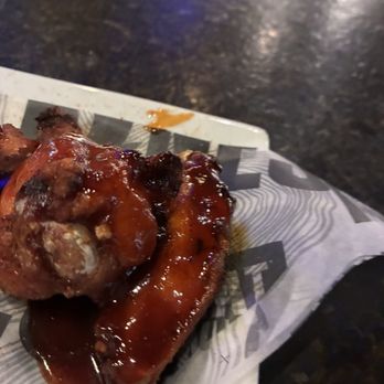 Smokey Bones - 6 Smoked Wings - American Near Me - Grand Rapids, Michigan