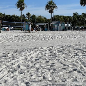 Manatee public beach - Volleyball nets - Beaches Near Me - Holmes Beach, Florida