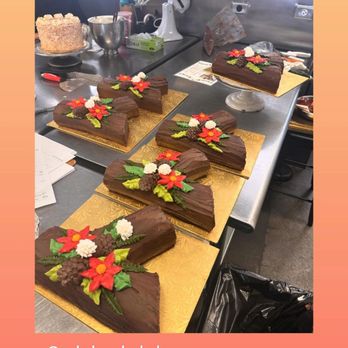 Cakeheads Bakery - Yule ligs - Bakeries Near Me - Centennial, Colorado