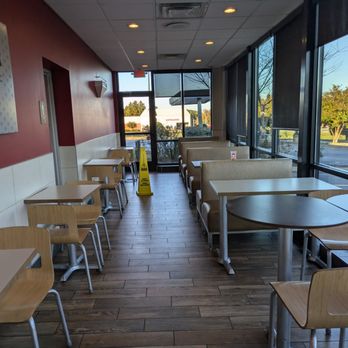 Wendy's - Dining room at Wendy's, Henderson - Fast Food Near Me - Henderson, North Carolina Wendy's - Dining room at Wendy's, Henderson - Fast Food Near Me - Henderson, North Carolina