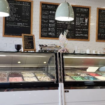 Francesca's - The gelato bar at Francesca's - Pizza Near Me - Hampton Bays, New York