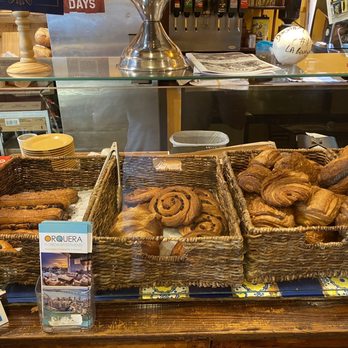 C'est La Vie - Interior: front counter - French Near Me - Sarasota, Florida