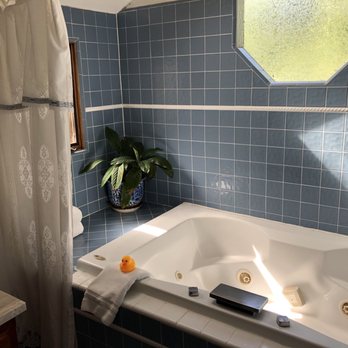 Babbling Brook Inn - Hotels Near Me - Santa Cruz, California Babbling Brook Inn - Hotels Near Me - Santa Cruz, California