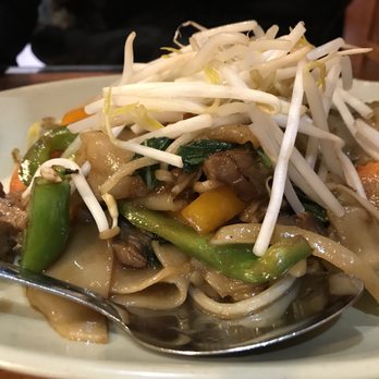 Golden Thai - Drunken noodles with beef - Thai Near Me - Chicago, Illinois
