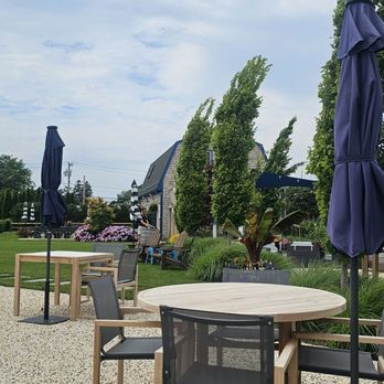 Peconic Bay Vineyards - Wineries Near Me - Cutchogue, New York
