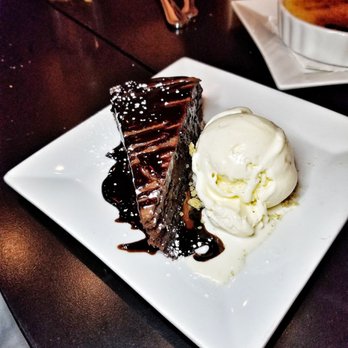 Snaps American Bistro - Warm chocolate cake - New American Near Me - Wantagh, New York Snaps American Bistro - Warm chocolate cake - New American Near Me - Wantagh, New York