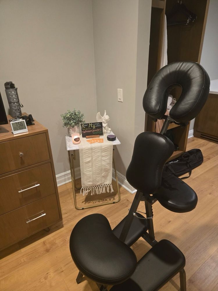 Real Massage Hands Logo