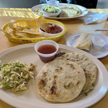 El Guanaco - Pupusa with 2 Ingredient Salvadorian Corn Tamales - Mexican Near Me - Troy, Michigan