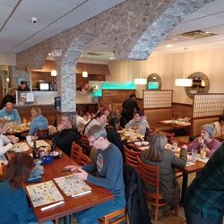 Yianni's Cafe - Lunch crowd in January