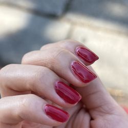 Lien's Nails - Uneven paint job, extremely thin nails.
