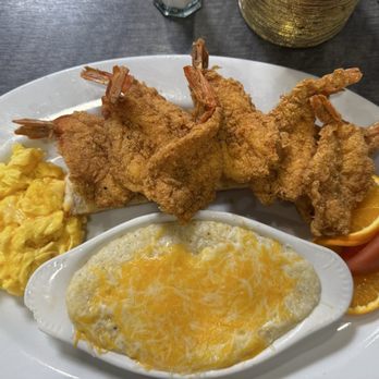 Flavor Table - Cheesy Grits and Fried Shrimp - Cajun/Creole Near Me - Los Angeles, California