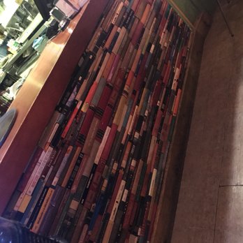 Café Con Libros - Bookstores Near Me - Málaga, Massachusetts