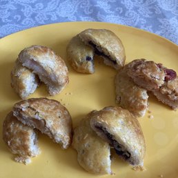 4/21/21-Manny's Bakeshop @ Windward Mall on Wednesday!  Assortment of manju.Guava is king