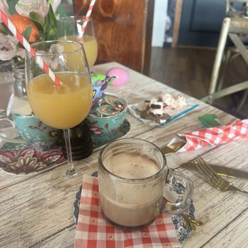 Farmhouse Blakeslee - Pineapple juice - New American Near Me - Blakeslee, Pennsylvania