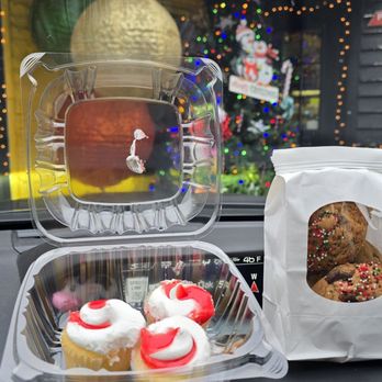 Honey's 50's Cafe - Christmas time goodies - Ice Cream & Frozen Yogurt Near Me - Deposit, New York