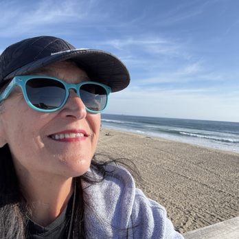 Scotty's On The Strand - This is me behind the patio with the view of the ocean - American Near Me - Hermosa Beach, California Scotty's On The Strand - This is me behind the patio with the view of the ocean - American Near Me - Hermosa Beach, California