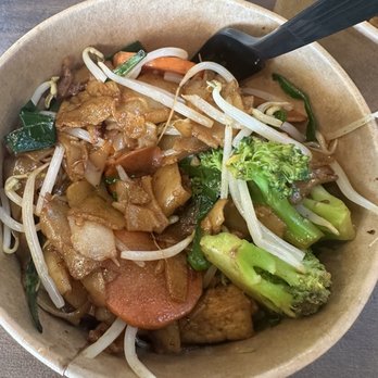 Kari House - Chow Kway Teow - tofu and veggies - Malaysian Near Me - Sugar Hill, Georgia Kari House - Chow Kway Teow - tofu and veggies - Malaysian Near Me - Sugar Hill, Georgia