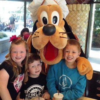 Goofy's Kitchen - American Near Me - Anaheim, California
