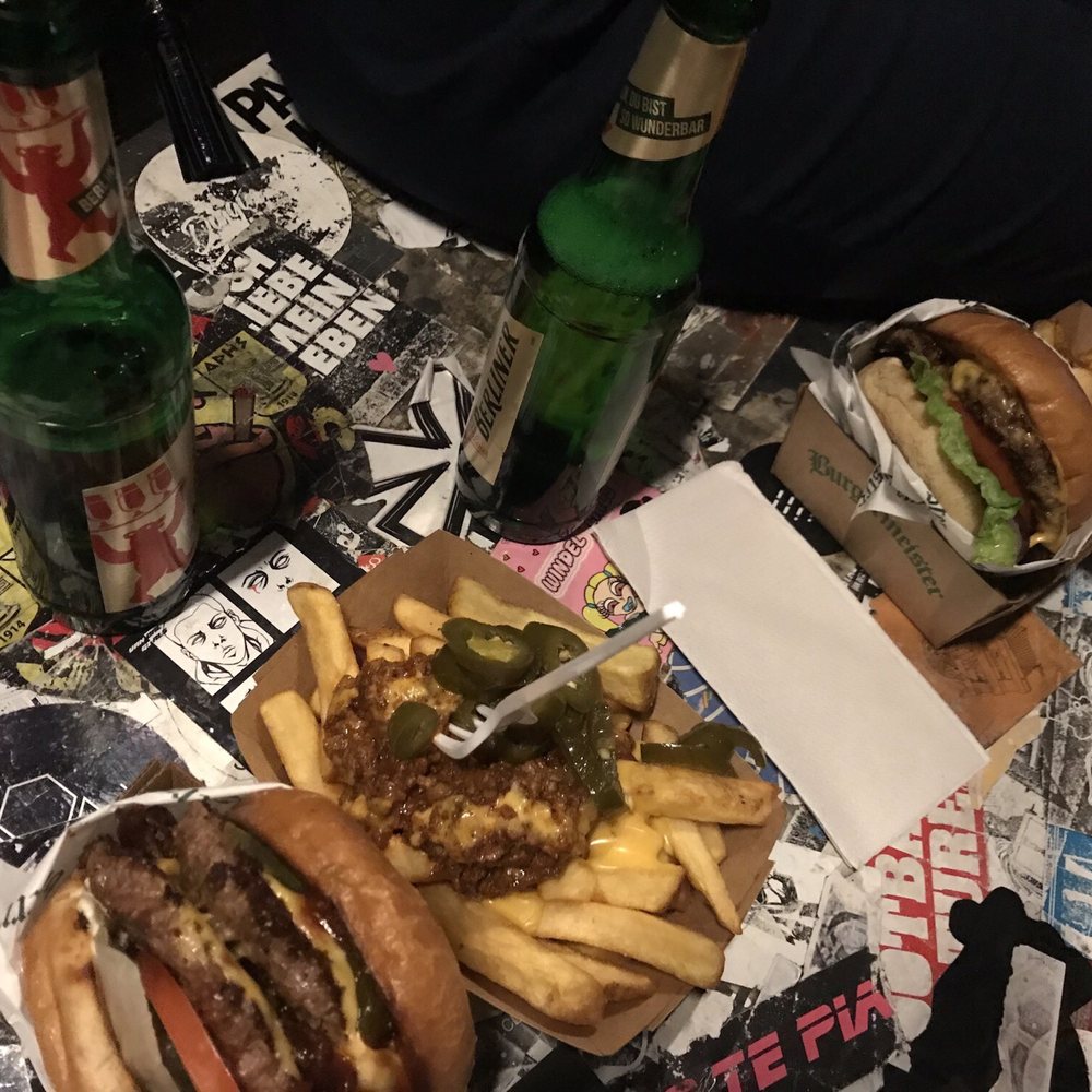 Burgermeister - Meister aller klassen, chili cheese fries, chili cheeseburger, fries - Fast Food Near Me - Berlin, BE Burgermeister - Meister aller klassen, chili cheese fries, chili cheeseburger, fries - Fast Food Near Me - Berlin, BE