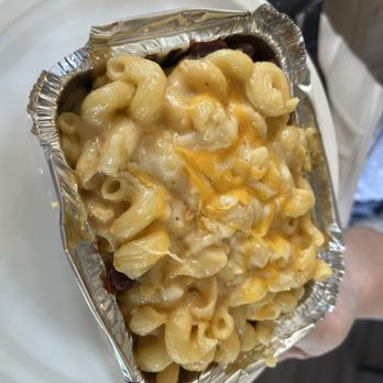Smoked on Main - BBQ bowl. Cornbread, beans, brisket, Mac and cheese - Barbeque Near Me - Wethersfield, Connecticut
