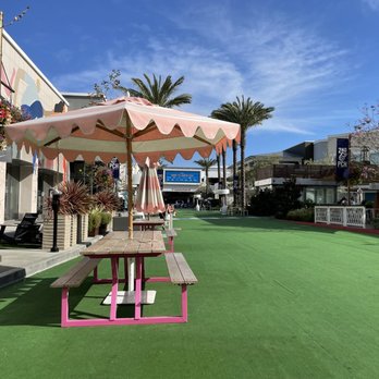 2ND & PCH - Plenty of space to social distance and picnic - Shopping Centers Near Me - Long Beach, California 2ND & PCH - Plenty of space to social distance and picnic - Shopping Centers Near Me - Long Beach, California