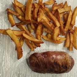 Brasserie Paul - Andouillette 5A avec des frites maisons qui était très bonne je recommande ce plat