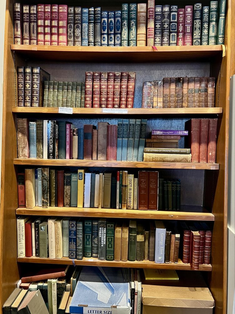 McIntosh Book Shoppe Logo