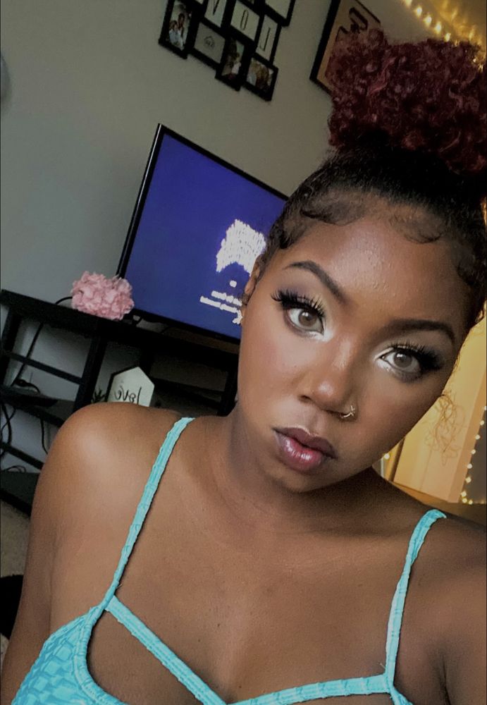 Monii the MUA Logo