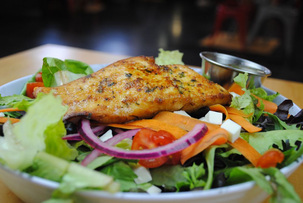 Izzy's Healthy Hub Logo