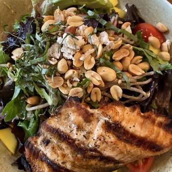 GRANVILLE - Thai ginger salad w/salmon in late June 2022. - New American Near Me - Studio City, California GRANVILLE - Thai ginger salad w/salmon in late June 2022. - New American Near Me - Studio City, California