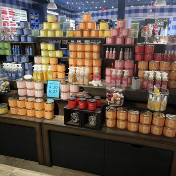 Bath & Body Works - Plenty of candles. - Cosmetics & Beauty Supply Near Me - Farmington, Connecticut Bath & Body Works - Plenty of candles. - Cosmetics & Beauty Supply Near Me - Farmington, Connecticut