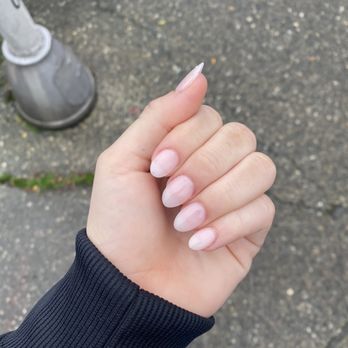 BE Chíc Nails - short nails with almond/round shape - Nail Salons Near Me - Bellevue, Washington