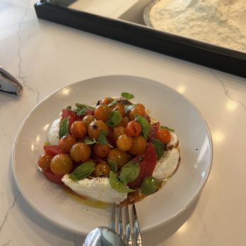 Sei Pizza Bar - Seasonal offering caprese - Pizza Near Me - Los Angeles, California Sei Pizza Bar - Seasonal offering caprese - Pizza Near Me - Los Angeles, California