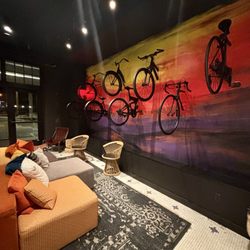 Moxy Springfield Downtown - Bikes to rent and also bikes for art