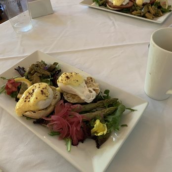Princess Anne Hotel - Breakfast - eggs Benedict - Hotels Near Me - Asheville, North Carolina