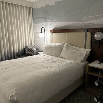 Marriott Long Beach Downtown - Hotels Near Me - Long Beach, California