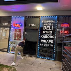 I saw the open sign as I was passing by at 11:30pm...and the door was locked