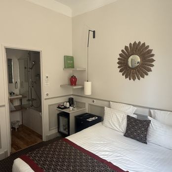 Hôtel Bradford Elysées - Room, bathroom - Hotels Near Me - Paris, 75