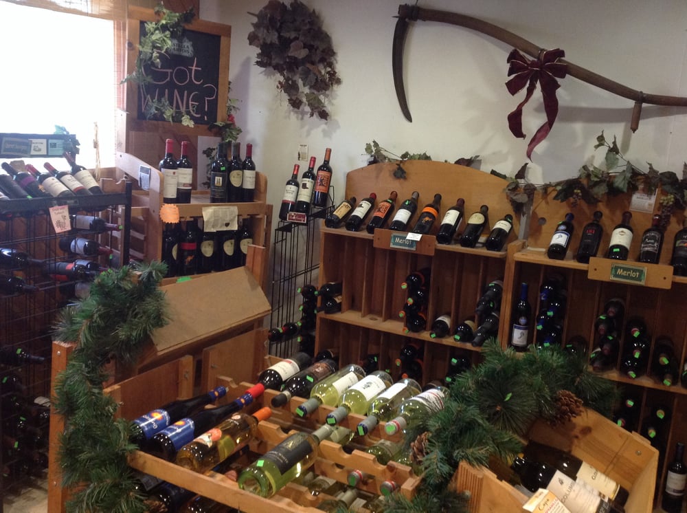 HUNTINGTON LIQUOR STORE Updated August 2024 21 Russell Rd, Huntington, Massachusetts Beer