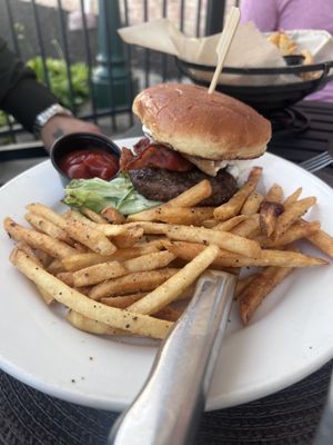 523 Tap & Grill by null