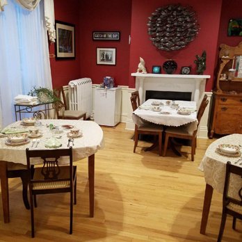 Charlotte's Rose Inn - Dining area - Bed & Breakfast Near Me - Charlottetown, Prince Edward Island