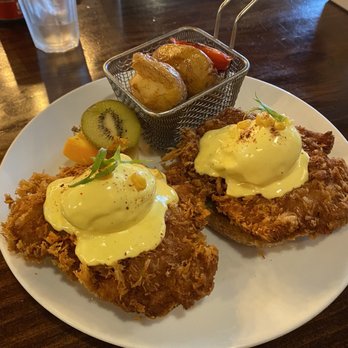 Delphi Brunch Cafe - Fried chicken Benedict - Breakfast & Brunch Near Me - Langley, British Columbia