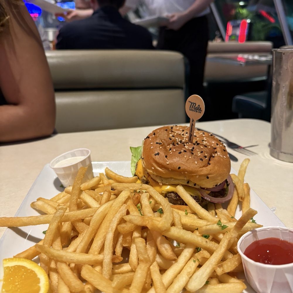 Mel's Drive-In - American Near Me - West Hollywood, California