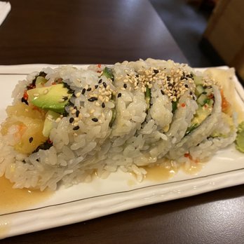 Hanaya Japanese Restaurant - Deluxe dynamite roll - Japanese Near Me - Surrey, British Columbia