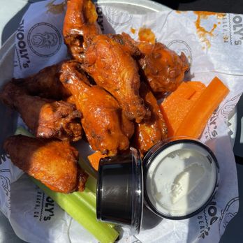 Wooly's - Buffalo wings - Seafood Near Me - Pismo Beach, California